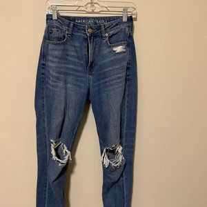 American Eagle High Waisted Light Wash Mom Jeans (Size 0 Short)